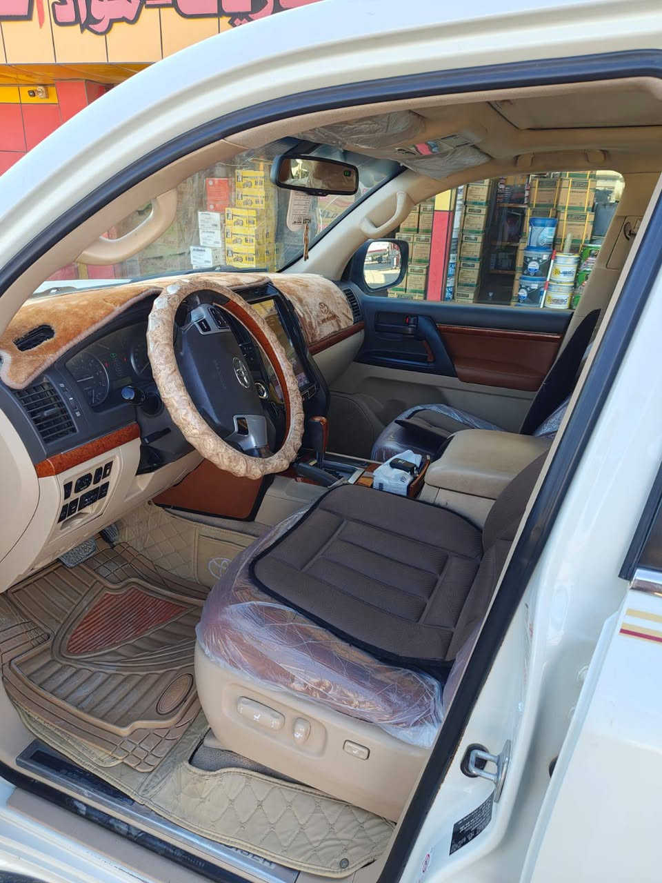 السلام عليكم لاندكروز GXR V8 2015 محرك 4600 السيارة ماشية 198,000KM ... رقم بغداد...  السعر $30,800
***********
