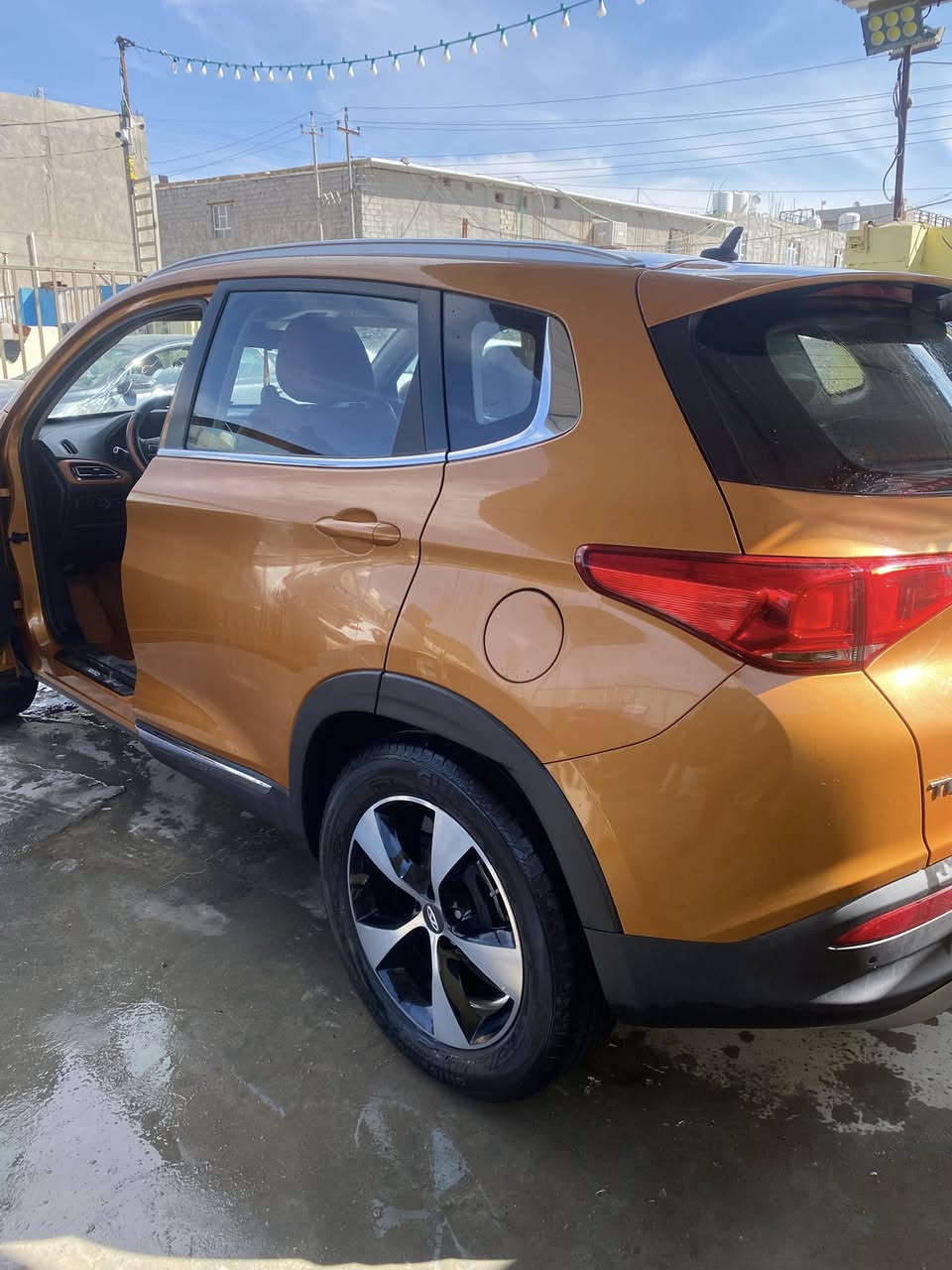 السلام عليكم تيكو 7  موديل 2020 للبيع ماشية 90 مكفولة من الضربة والصبغ باسمي السيارة مطلوبه للمصرف  استقطاع اكتروني من ماستر باقي سنتين عليها فقط بيها ضرر بل كير سعرها 90 للاستفسار الاتصال على الرقم ***********
