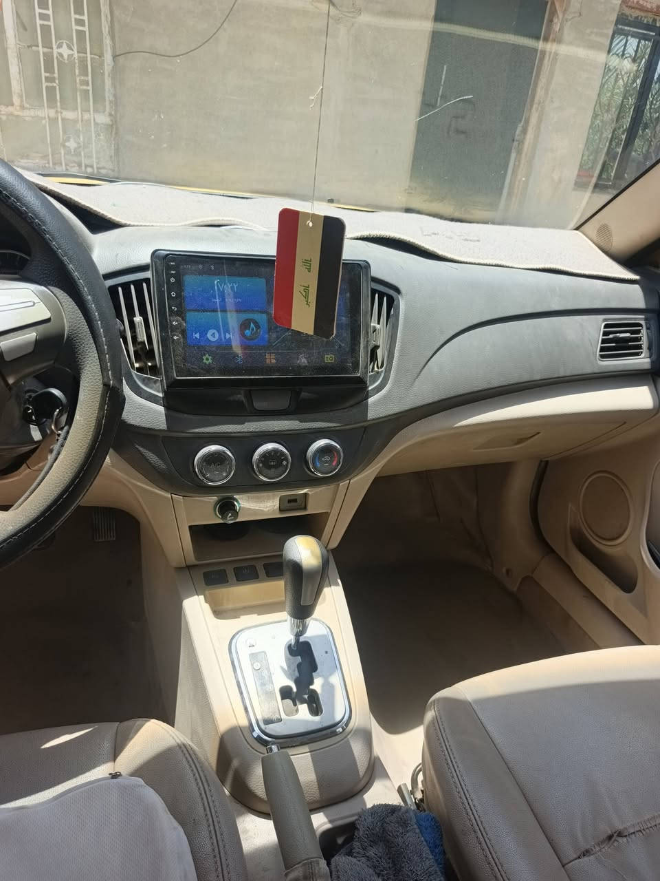 السلام عليكم
للبيع 

شيري E5  2014 اجرة

كير ومكينة بلادي اوتو 

رقم انكليزي لل2029

هيئة مصفرة 
غرامات مصفرة 
السعر 40 وبيها مجال
المكان كوت/ البدرية 

للاستفسار ‏‪***********‬‏

