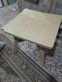 طاولة • ديكور منزلي