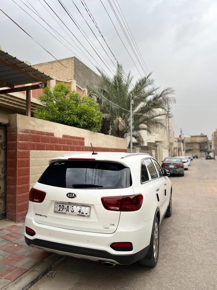 السلام للبيع كيا سورينتو 2019 رقم كربلاء الدولي الجديد ماشيه 122 الف مكفوله كفاله عامه عدى مكانين بارد 
مواصفاته/
بصمه2 
شاشه كبيره 
كامره خلفيه 
حساسات امامي خلفي 
جنطه كهرباء 
محرك سته سلندر 
سبعه راكب 
اشاير بالمري 
تحكمات استيرن 
كروس مثبت سرعه
السياره على ايدنه من شركة مجموعه الدوليه العراقيه و لحد الان السعر 235 ورقه للاستفسار هذا الرقم ***********
وتحياتي للجميع
