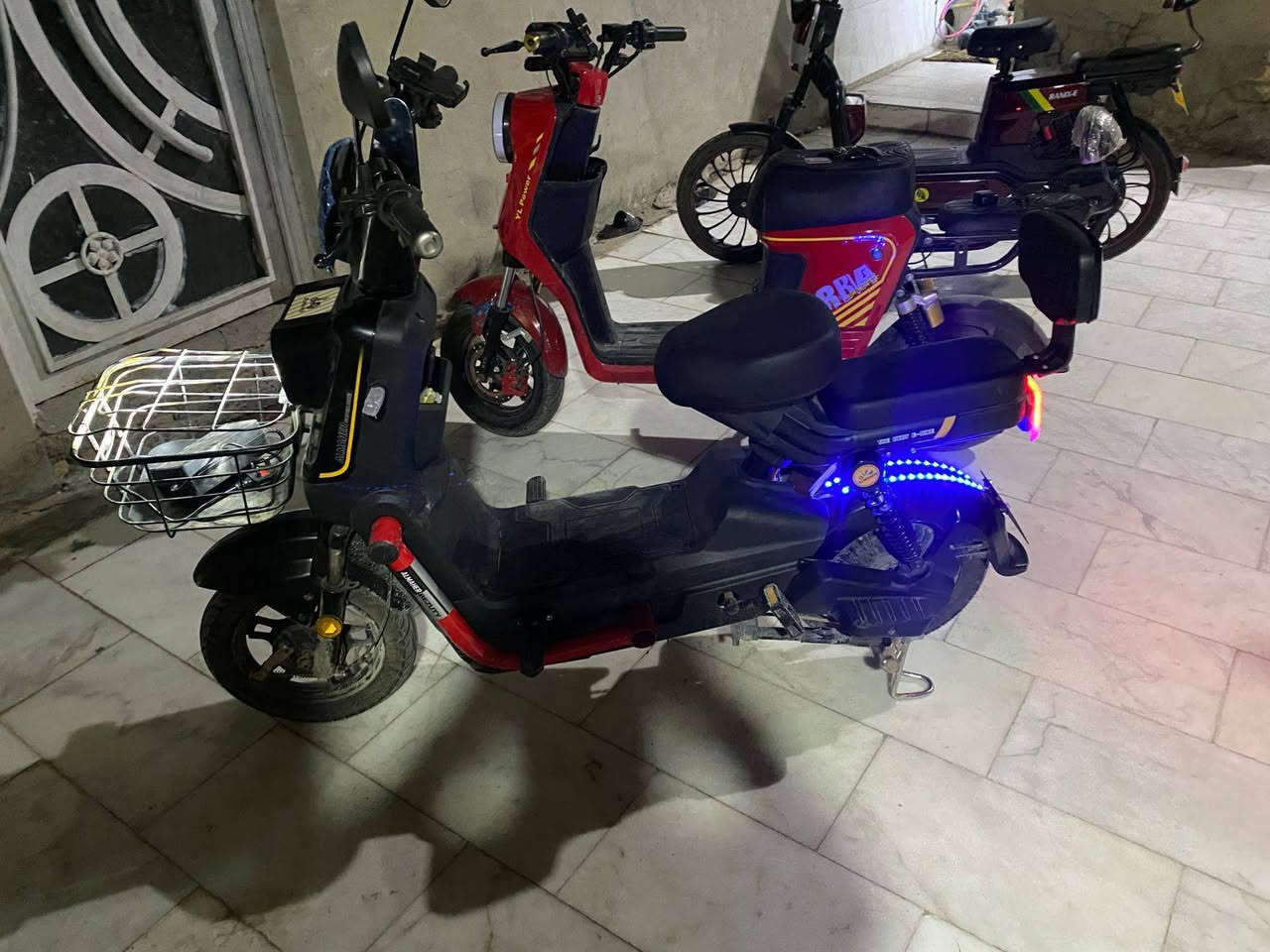 دراجه شحن سعرها 250 كامله مكمله مشتريها ب 450 قبل شهر دراجه نضيفه مكلفه بالنشر واتساب موجود ***********
