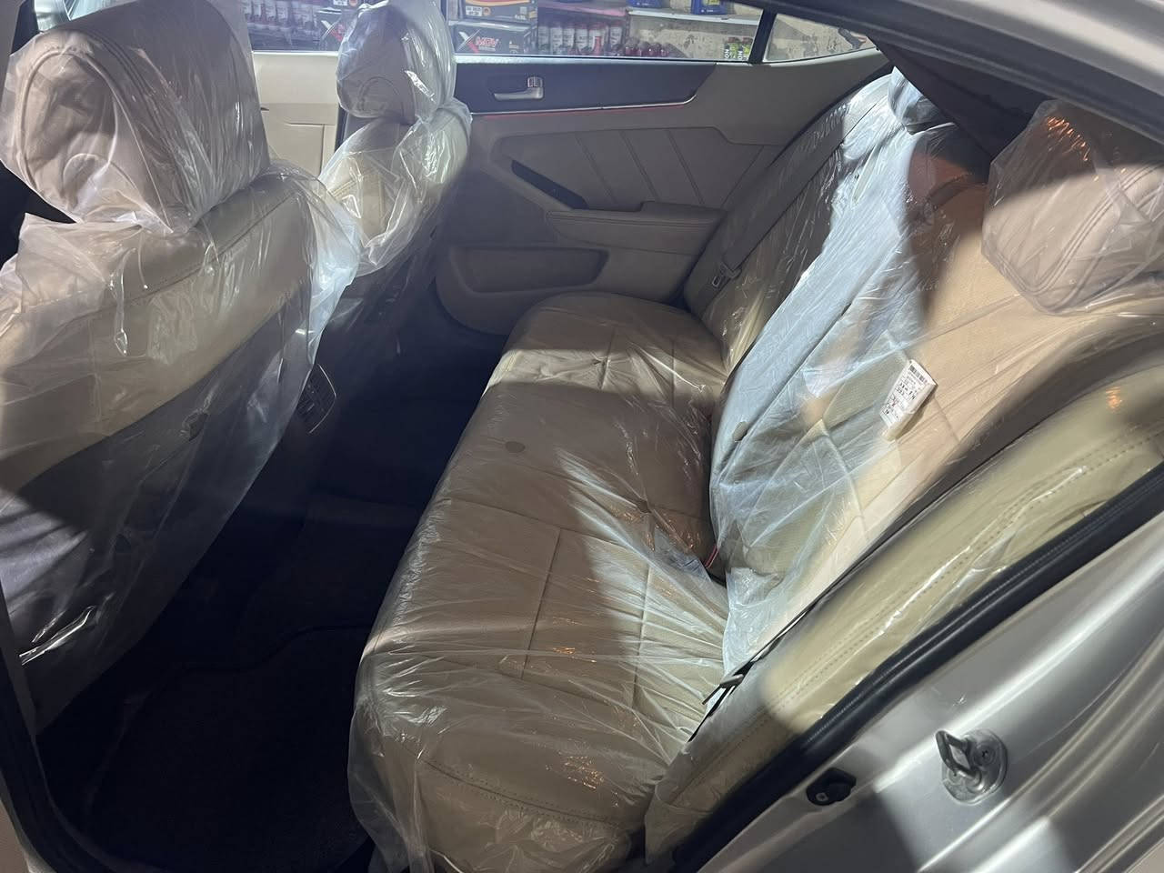 السلام عليكم شباب 
كيا كادنزا موديل 2013 خليجي 
سياره فول للخير 
جديده ما بيهه اي نقص 
كامله من كلشي 
ولا قطره صبغ 
بيهه بارد بلجاملغ الأمامي 
كير محرك صدر امامي خلفي تخم تاير كله كفاله 
السعر 125 وبيهه مجال 
الهاتف ***********
