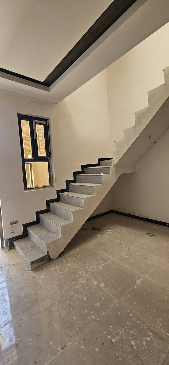 بيت مساحه 110في حي اور شارع سبيس مقابل مدرسة الجماهير البناء حديث درجه اولى يتكون من 4نوم وصالات 2وستقبال ومطبخ وصحيات ***********
