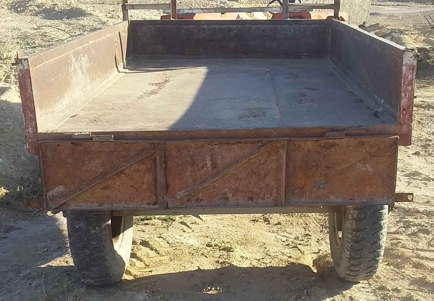 السلام عليك
يوجد عربانه فلوجه للبيع كامله جاهزه تايراتها على 20 .
السعر:- مليون ونص 
المكان:- الدولاب
للتواصل:- *********** بي واتساب
