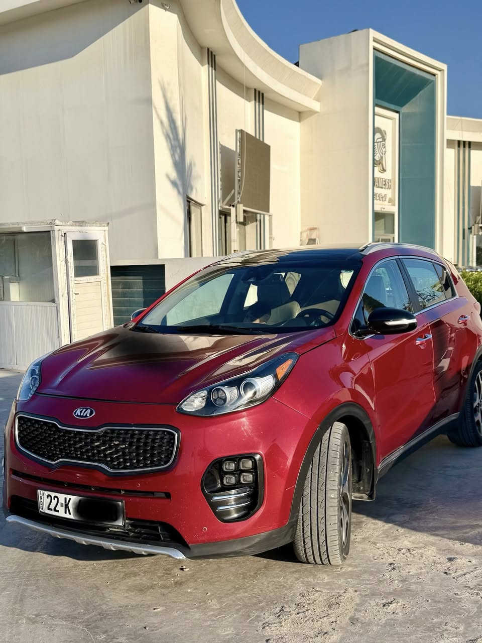 كيا سبورتج للبيع موديل 17 وارد امريكي فول مواصفات اعلى فئة بالسبورتج 
المواصفات
 *بصمة 
*بنوراما 
*لايت اصل زنون عالي ناصي +كشاف
*اللايت متحرك مع الستيرن +بك لايت لد
*شاشة حجم كبير +اندرويد اوتو +كار بلي +نظام ملاحة خرائط Gps مع الرام الاصلي من امريكا
*ستيرن رياضيD+ شفتات بالستيرن
*محرك 2000 تيربو عزم كلش قوي 
*تبريد بيانو مناخ منفصل وتحكم في درجات الحرارة
*كشنات كهرباء+ جلد
*تبريد+تدفئة في الكشنات+تدفئة في الستيرن
*سستم سماعات harman kardon صوت روعة
*مرايات شفط +ترحيب عند الاقتراب
*جنطة كهربائية شفط
*رادار امامي خلفي +نقطة عمياء+تحديد مسار
*حساس امامي خلفي
بعد هواي بيها مواصفات
رقم اربيل دولي بأسم شركة تريد تحويل او وكالة سنوية لل29 حادثهامن امريكا فقط بارد بداية الجاملغ  الامامي وبالعراق صبغ الباب والدور مال الجاملغ الخلفي السعر 145 وبيها مجال 
مكاني نجف جسر الامام علي 
***********
