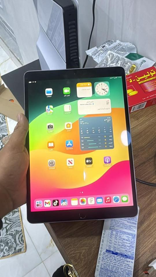 ايباد 10.5pro
ويا سماعه ايربود ضمان سنة
هاذ فحص عل حاسبه كدامكم 
السعر250 وتوصيل موجود
*********** وتساب
