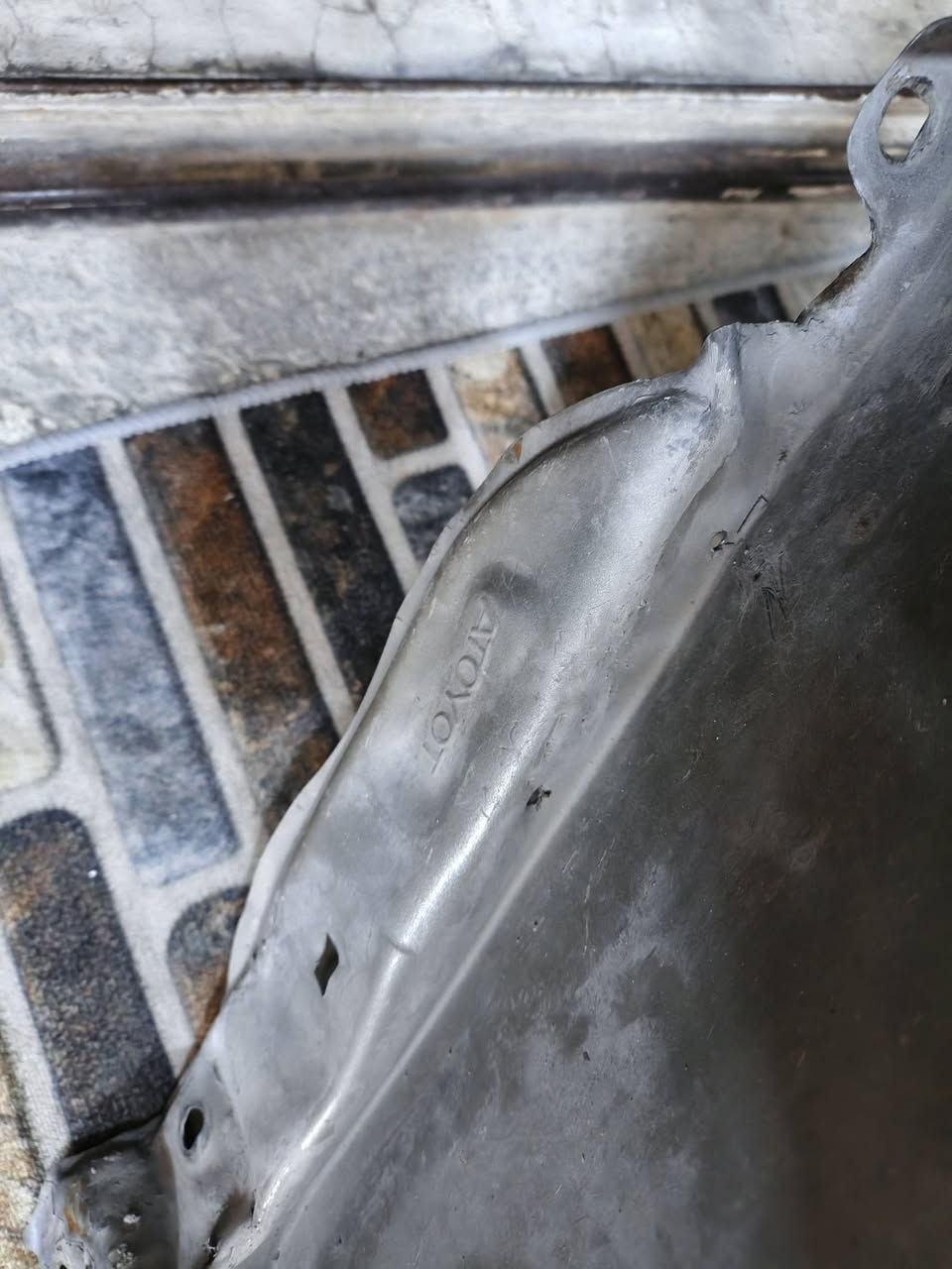 السلام عليكم عندي جاملغ جهه اليسره ابيع عله وضعيته بي ضربه كامل من قواعده اصلي مال تيوتا لونه شمباني ذهبي السعر 40 وبي مجال رقم الهاتف *********** المكان حي القاهره
