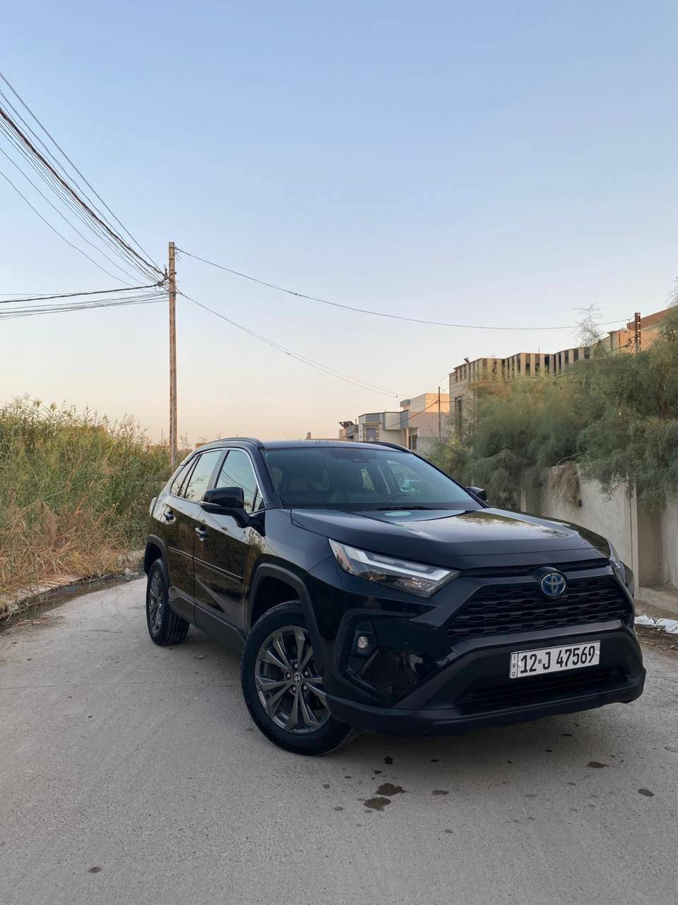 Rav 4 xle premium hybrid 
راف فور مديل ٢٠٢٢ XLE بريميوم محركها ٢٥٠٠ هايبرد وبانزين 
السياره فول 
فور ويل درايف 
فتحت سقف 
بصمه 
تبريد قطعتين 
كشنات جلد وخزن ميموري 
كشنات كهرب وتدفئه تبريد 
صندوك كهرب 
حساسات 
رادارات جانبيه 
رادار امامي خلفي 
هاند بريك كهرباء +اوتوهولد 
وضعيات قيادة سبورت ايكو نورمال 
هيتر ستيرن 
دخول ذكي 
ضررها قبغ صندوك مبدل اصلي شركه وبيها كرت أربع أصابع بالبونيد 
رقم نينوى الجديد سنويه جديده هزه جديده وبيها كابون 
سياره بسمي  
للتواصل  ***********
