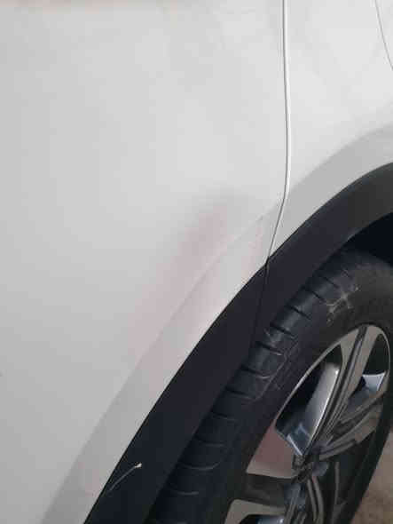 سورنتو 2023 خليجي
استلام شركة
بيها فقط هاي الطخة واضحه بل صوره
(كفاله عامة)
فول مواصفات
٤سلندر
٧راكب
كامرات بل اشاير
حساسات امامية خلفية
كراسي جلد و كهربائية
ماشية 37الف
السعر 275 وبيها مجال
مكانها بغداد 
***********
