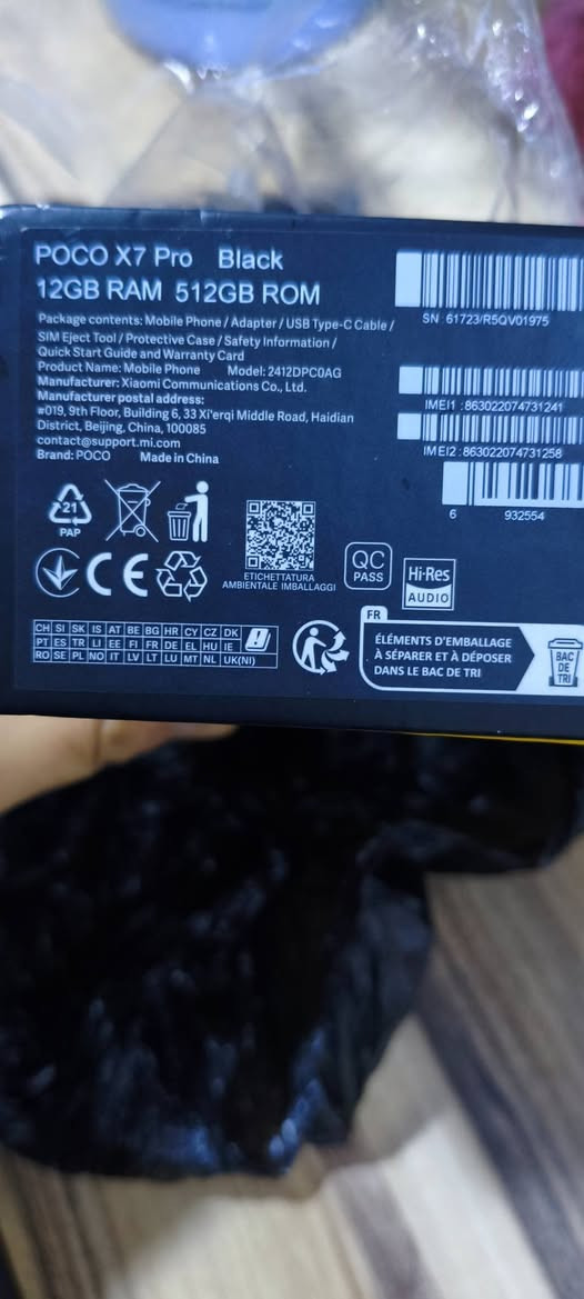 سلام عليكم بوكو اكس سفن برو اللون اسود نضيف جدا كامل ملحقاته شراي خاص او يتصل ***********  رام 12 ذاكره 512  السعر 400 بيه مجال قليل
