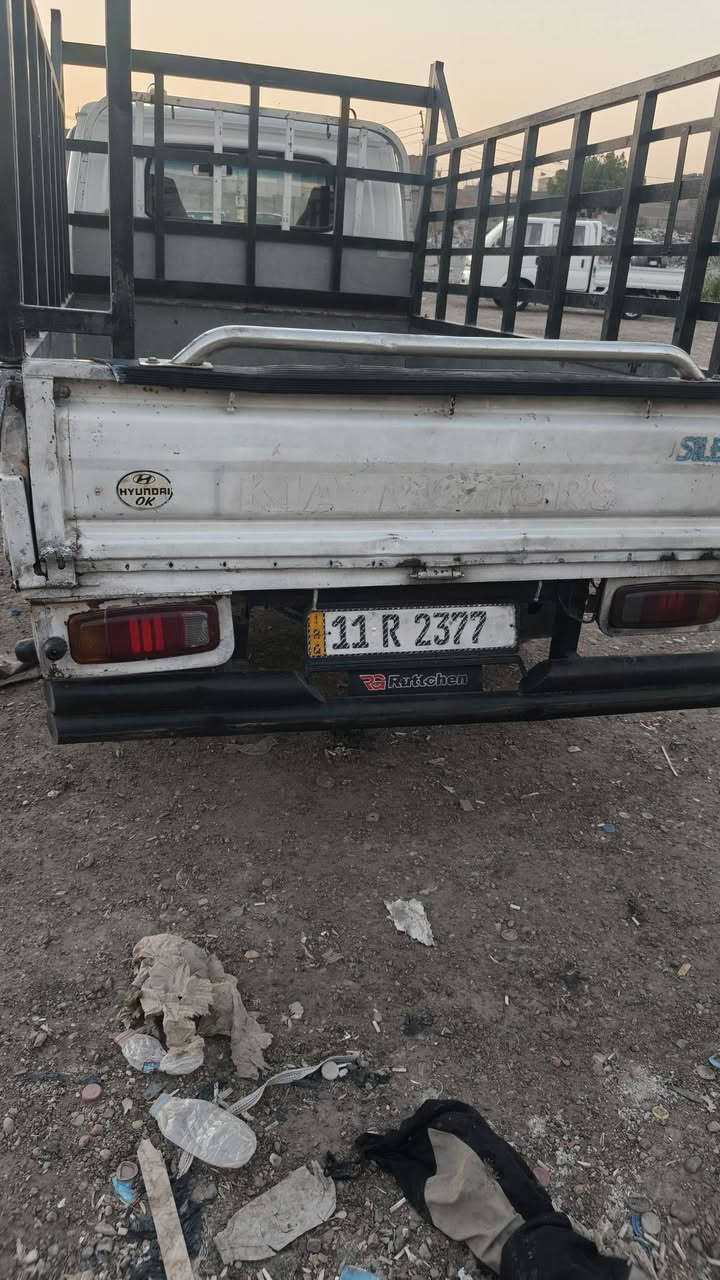 كيا فنتيره
موديل 1997
رقم بغداد انكليزي
سنويه جديده 
مكينه كير أكسل شاصي كفاله
قماره قلاب
كهربائيات شغاله

مكاني بغداد  
للاتصال 
***********

