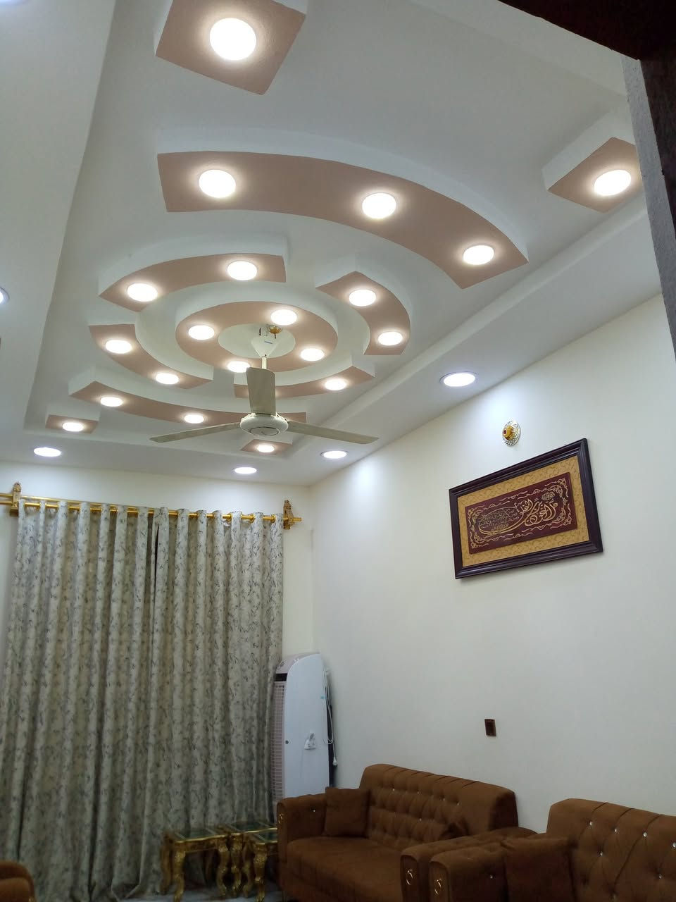 السلام عليكم
دارمع محلات للبيع موقع تجاري المساحه 160 مترسند 25 يحتوي على طابقين الارضي استقبال مطبخ صاله غرفه نوم وحمام الطابق الثاني 3 غرف وصاله وحمام الموقع على الشارع العام الرابط بين مدرسه الأمين والتقاطع منطقه باب الدرب 

بناء البيت حديث
