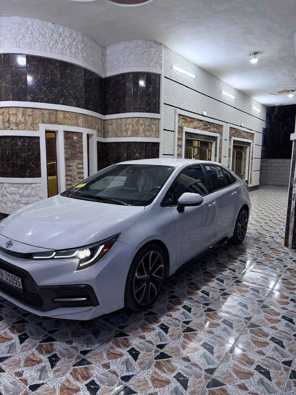 سلام عليكم 
كورلاء موديل 2020 رقم سليمانيه بسمي سنويه مجدده وهزه جديده
TOYOTA COROLLA SE
حجم المحرك : 4 سلندر 2.0
المواصفات .
رادار 
يايدبريك كهرباي 
سبوت 
تحكم ستيرن 
كامره 
حساسات 
الباقي المواصات معروفه 
سياره جديد مال جني 
تخم تاير 
حادثها بس صبغ نفس القطع مرجعات  
مكان سياره بغداد المدائن 
***********
