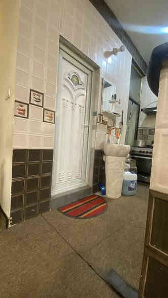 بيت مساحة 100 مسلح
واجهه 5 نزال 20 بناء سنة 2020
طابقين يحتوي على ٣ غرف نوم 
الطابق الاول استقبال + مطبخ + منور + غرفة نوم + خدمات 
الطابق الثاني غرفتين نوم + خدمات 
الطابق الثالث غرفة نوم هيكل بعدها + سطح وبيتونه 
الموقع / نزلت جسر البنوك 
 ***********
