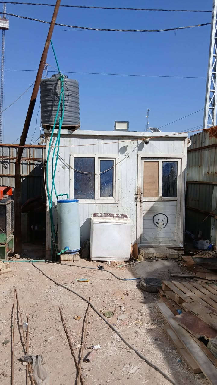 كرفان للبيع مستعمل ٣×٣نظيف ارضيه بلاويد مكانه الكراده العرصات شارع السده السعر ٦٠٠ وبي مجال الاستفسار الاتصال ***********
