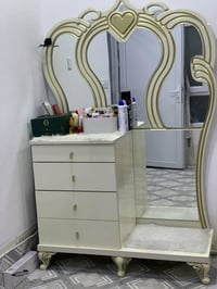 ميز تواليت • نظيف • كفريه