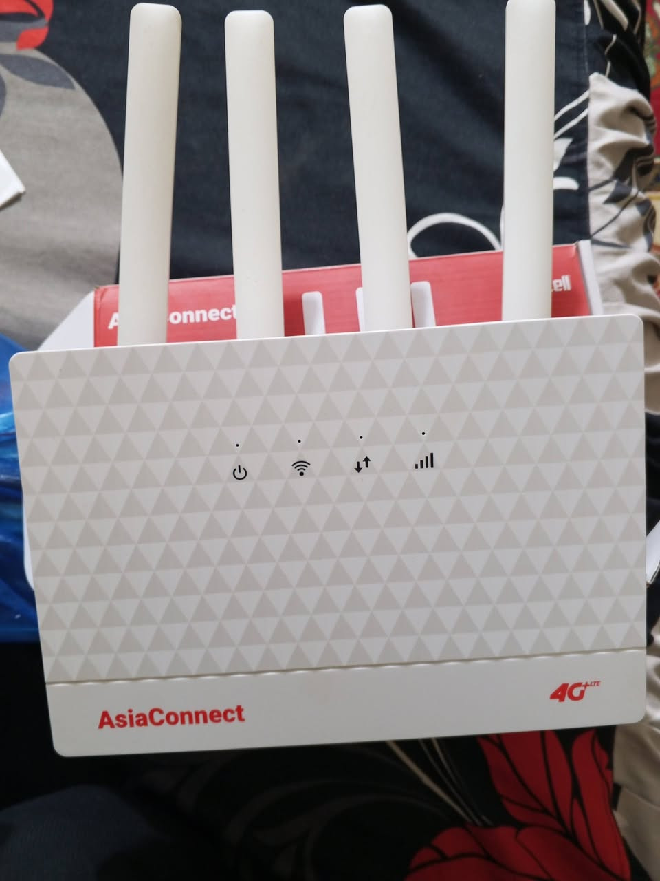 السلام عليكم راوتر اسيا سيل اخذته جديد مستخدم شهر واحد فقط النت ماله كلش حلو وعل شحن تكدر تاخذه وياك وين ما تروح للستفسار ***********
