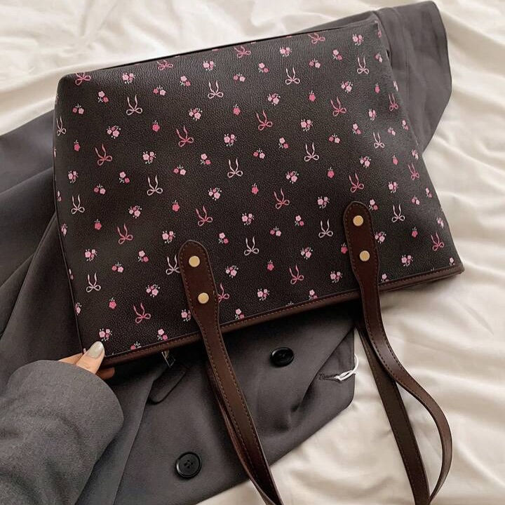 🎀الأبيض بنقشه الورود🌺 لو الأسود الأنيق بنقشه الفيونكات🎀؟ 🖤🤍
كولكشن الحقائب الجديد متوفر الآن للطلب✅
💳 السعر: 17 ألف دينار فقط.
🚗 التوصيل: 4 آلاف دينار.
🤝 ضمانكم ويانا: تگدرين تفحصين جودة القطعة وتتأكدين منها بنفسج أمام المندوب قبل الاستلام
للطلب، دزيلنا رسالة على الخاص 💌

⁠#حقائب_نسائي #حقائب  #اناقة #اكسبلورexplore #اكسبلور_فولو


**إذا كنت صاحب هذا الإعلان وتريد حذفه لأي سبب، رجاءا أرسل رسالة إلى الدعم الفني**