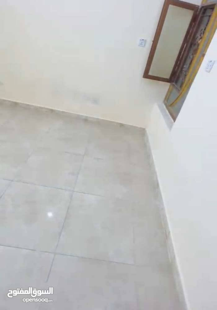 شقه للايجار  قي الاعظميه  قرب جندي ابو الحنطة
طابق ارضي 
🎆/  تحتوي على صاله وغرفتين  ومطبخ وخدمات  
 الايجار 500الف
***********
