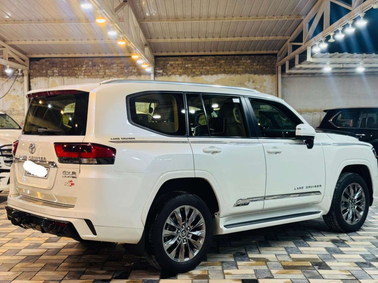 لاندكروز 2023 Gxrساز ام الضمان limited
فول مواصفات 
1-فتحة 
2-تبريد كشنات 
3-كراسي كهرباء 
4-كراسي تبريد 
5-كامرات عدد 4 
6-جنطه شفط 
7-زراك لايت 
وباقي المواصفات المعروفة 
السيارة كفالة عامة 
ماشية 42 
مكان السيارة نجف 
الاستفسار ***********
