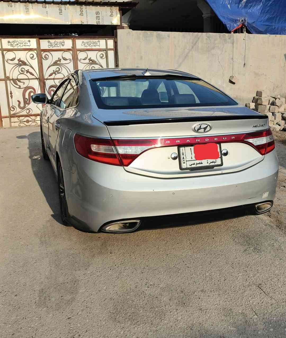 من رخصت الادمن 
سلام عليكم ورحمة الله وبركاته 
سياره ازيرا كراند مديل 14 معلايه 17 شرط المداور 
محرك 2400 اربع سلندر تو شاده فول عد الفتحه جاهزه من كلشي ماذب درهم عليه محتاج وريد ابيع
مال جناي سياره رقم بصره بسم شركه حره جاهزه للتحويل سعر 118 وبيه مجال للطيبين عليه 300 قرامات يطيحن من السعر /// ***********
