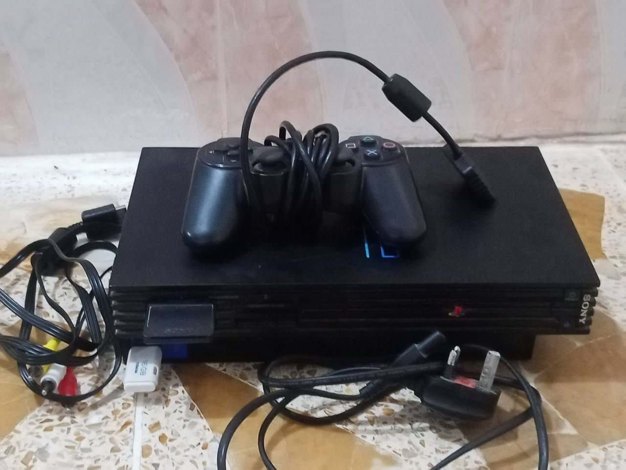 سلام عليكم سوني 2 للبيع جديد العاب كامله+نضيف مستعمل شي قليل السعر 55 الف وبيه مجال قليل*********** واتساب
