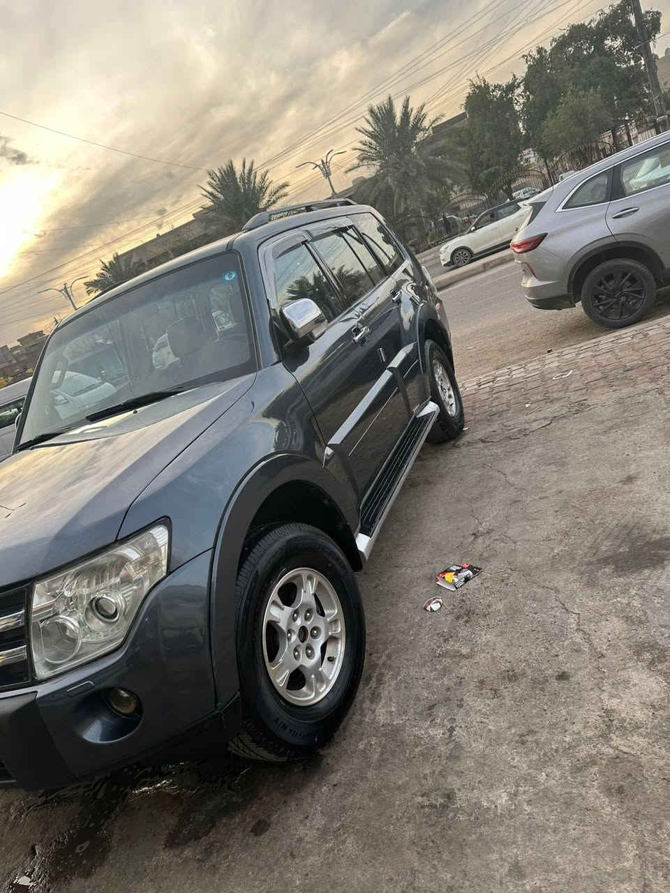 السلام عليكم عند باجيرو موديل 2009خليجي رقم انكليزي بغداد بسمي 7راكب كير ومحرك وصدر وكهربائيات وتخم تاير جيد جدآ بيهه اربع قطع صبغ السعر 109 وبي مجال مكان السياره بغداد الغزاليه للاتصال *********** للجادين فقط بغداد, العراق
