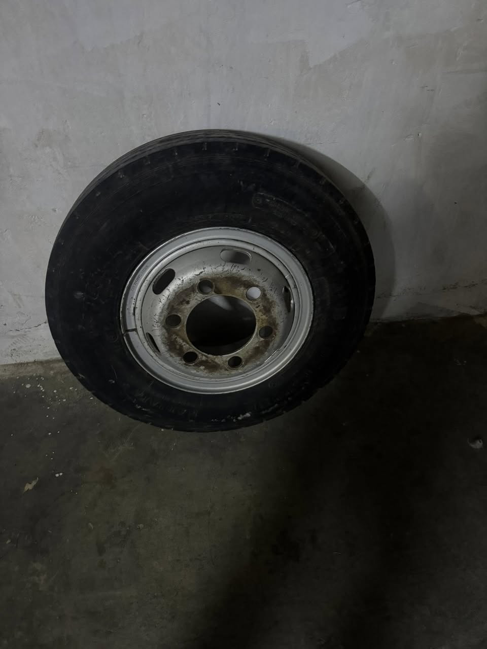 بسب الوعد الكاذبه كامل حجم 16 ونص برجستون كامل خالي من ضربه وكسر السعر 160 وبي مجال رقم الهاتف *********** عنوان كركوك
