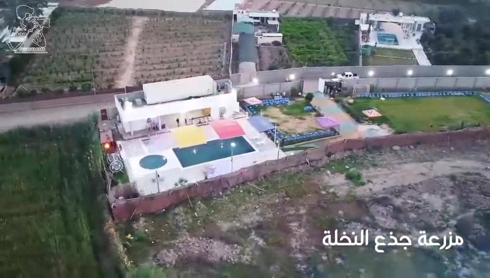 مزرعه جذع 🌴نخله 🌴 الترفيهية في صلاح الدين قضاء بلد تستقبل الحجوزات من عوائلنا الكريمة من بلد وبغداد ومحافظاتنا العزيزة : 
 تحتوي المزرعه على 🏠🏡منزل غرفتين وصالة ومطبخ 🍽🧂وصحيات 🛀🚿🚽  ومسبح كبير ١٣  متر 🏊🌊 ومسبح صغير للأطفال ٤في٤ 👫يتم تنظيفه وتعقيمه يوميا 💦❄️💦
وحديقه كبيره وملعب قدم  وطائره  و  وحديقه صغيره 🌹🌴🌳 وگراج داخلي للسيارات 🚌🚙 وكهرباء 24 ساعه ❄️   مع الشوايات 🐟 نترنيت  وألعاب ترفيهية للشباب منضدة وفيشة 🏆🏓🎱 والمزرعه كبيره : الحجوزات يوجد حجز نهاري ويوجد مبيت 
نستقبل العوائل أو الشباب *********** أو ***********
يتوفر حجز هذا الاسبوع
