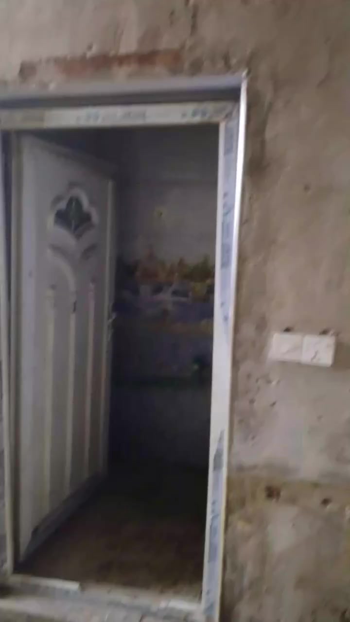 سلام عليكم نص قطعة اليجار نضيفه في مدينة الصدر قطاع 46 رقم ***********
