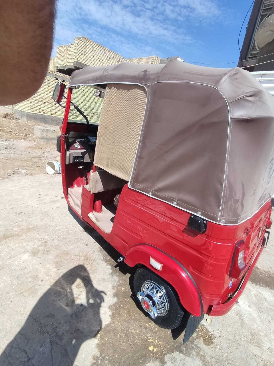 مديل 18للبيع نضيفه وحلوه كل شي ماتصرف عليها جاهزه سعرها 6مليون المو شراي لا يكسر  بحلال العالم معمره دوس وبيها رشات صبغ كشره كلش حلوه ***********
