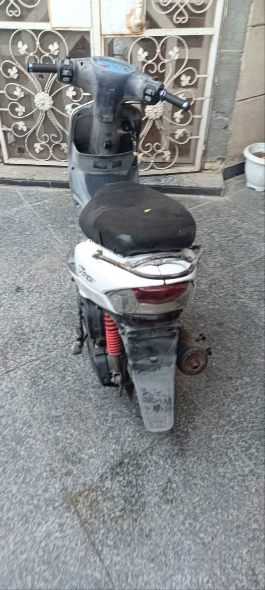 السلام عليكم دراجه ماكس قجمه مفتوحه بس كاور دراجه خير من الله بل مشي تعبر ال100 
كلوبات كله شغاله 
سلف مبدل 
كابريته بلاديه
كفرات بلاديه 
السعر 650 وبيها مجال للشراي 
الرقم.***********
