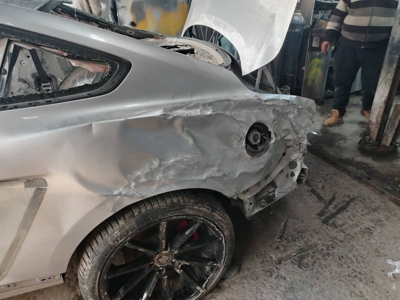 بفضل الله، نقدم لكم خدمات سمكرة من الدرجة الأولى، دقة في العمل وإتقان في التفاصيل لجميع أنواع السيارات (القديم والحديث). 

✅ ليش تختارنا؟
شغل نظيف ومكفول يعيد السيارة لحالتها الأصلية.

خبرة في التعامل مع كافة الصدمات والأضرار.

أسعار مناسبة جداً وترضي الجميع إن شاء الله.

🇺🇸 عروض خاصة لمستوردي السيارات (الوارد الأمريكي):

مستعدون لاستلام وتعمير وجبات السيارات الواردة وتجهيزها بأعلى المستويات.

📍 موقعنا:
بغداد – صليخ.
📌 للوصول إلينا بسهولة،  
https://maps.app.goo.gl/7zpqK5E3y46b1daS9 " 

📞 للحجز والاستفسار (واتساب / اتصال):
الأسطى هادي السمكري: ***********
