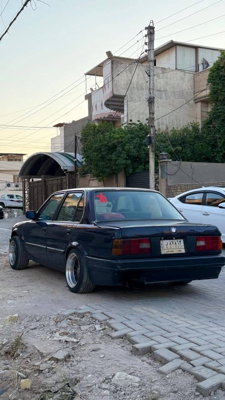 السلام عليكم
حبايب الحلوة للبيع زعرة 318 
السيارة موديل ٩١ محرك ٤ سلندر ١٨٠٠ دا امشي وحجارة مشفتهة وفلشت الكيس مال دهن مالتهة 
السيارة للبيع على وضعهة السيارة من ناحية كهربائيات كاملة وكلشي اوكي 
الجامات جوبي عدا مال صدر كهرباء السيارة رقم بغداد تحويل مباشر 
السعر على وضعهة ٣٠ ورقة وفدوة لگلبكم جماعة ٢٥ ٢٧ احسبوا نفسكم مشفتوا البوست مكان السيارة السيدية 
***********
