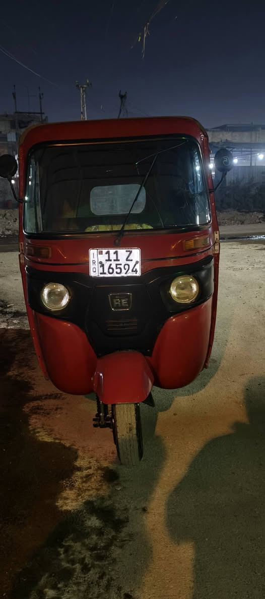 السلام عليكم تكتك 18رقم سنويه ماكينه 20 تكتك نظيفه 
دواساتها نظيفه ما بيها خياسات تكتك مرتبه  
عنواني بغداد ام الكبر والغزلان حي اور 
رقم الهاتف ، *********** تواصل واتساب متواجد
