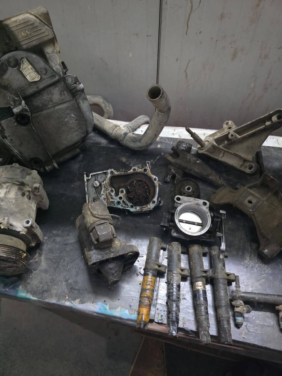 غراض رينو لوكان
واتر بامب 
سلف
نوزلات هنه والمسطره
تخم مجاول 
جويتر 
روله ضعاطه مع القاعده
قاعدة اذان محرك مع دجه كير
قبغ كحرك 
ماشة كلج
عينه وصينيه وبولبرن مستعملات
شوته كامله 
روله قايش تايمكيس
كمبريسر لاطشه
شرط الغراض على الفحص كلهن شغالات 
العنوان بغداد الشعب ***********
