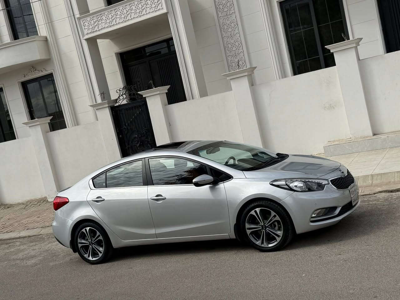 سيارة سيراتو خليجي 2015 
شرط كير محرك صدر امامي خلفي جاهزها اربعه تايرات جددت فول موصفات بيها باب كلير اثر شخوط وباقي سياره على وضع شركة ماشيه قليل سنويه وهزه جديد تحويل مباشر سعر 133
***********
لبيع سيارات :: Anas 
#سيارات #بيع #معرض #شراء

🖱️ملاحظه ::كل يوم انشر سياره تابعني 🖱️
