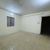 مركز البصرة • غرفة وصالة • درج خارجي