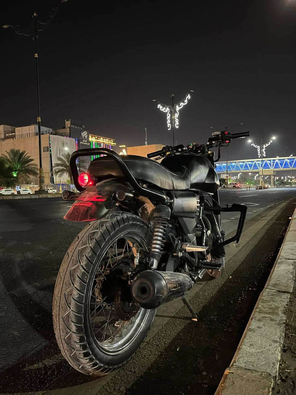 اسلام عليكم دراجه لاتي للبيع مكينه 200 موديل 2021 أوراق اصولي لون اسود طافي عليه تعديلات كاربون فايبر حلوه مكينه ما مفتوحه شلعه معدل دراجه خير من الله وين ميعجبك افحص دسكات فجوج جدد تايرات جدد يعني دراجه زيرو على وضع الشركه بس زودناها بالون و الكاربون فايبر السعر 1400 يعني مليون و400 وبيها مجال مكاني كربلاء قرب مول الحارث للاستفسار ***********
