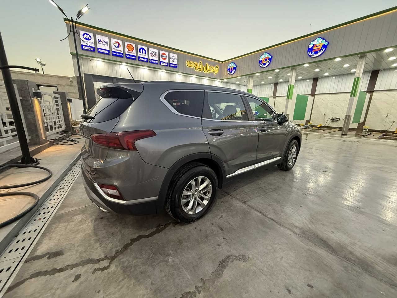 السلام عليكم  سنتافي موديل 2019 ماشية 70 الف ميل بدون ايرباكات ضربة خفيفة جداً وبيهة شخط بالجانب هنا نشخطت بالعراق بالباب العكس السايق و الخلفي 

مواصفات 
محرك 2400GDI

رادارات 360 درجة 

اوتو هولد
اوتو ستوب 
تحديد مسار
قيادة ذاتية 
هاند بريك بصمة 
السيارة رقم بغداد 
موقعي بشارع فلسطين 

السعر 175 ورقة 
***********
