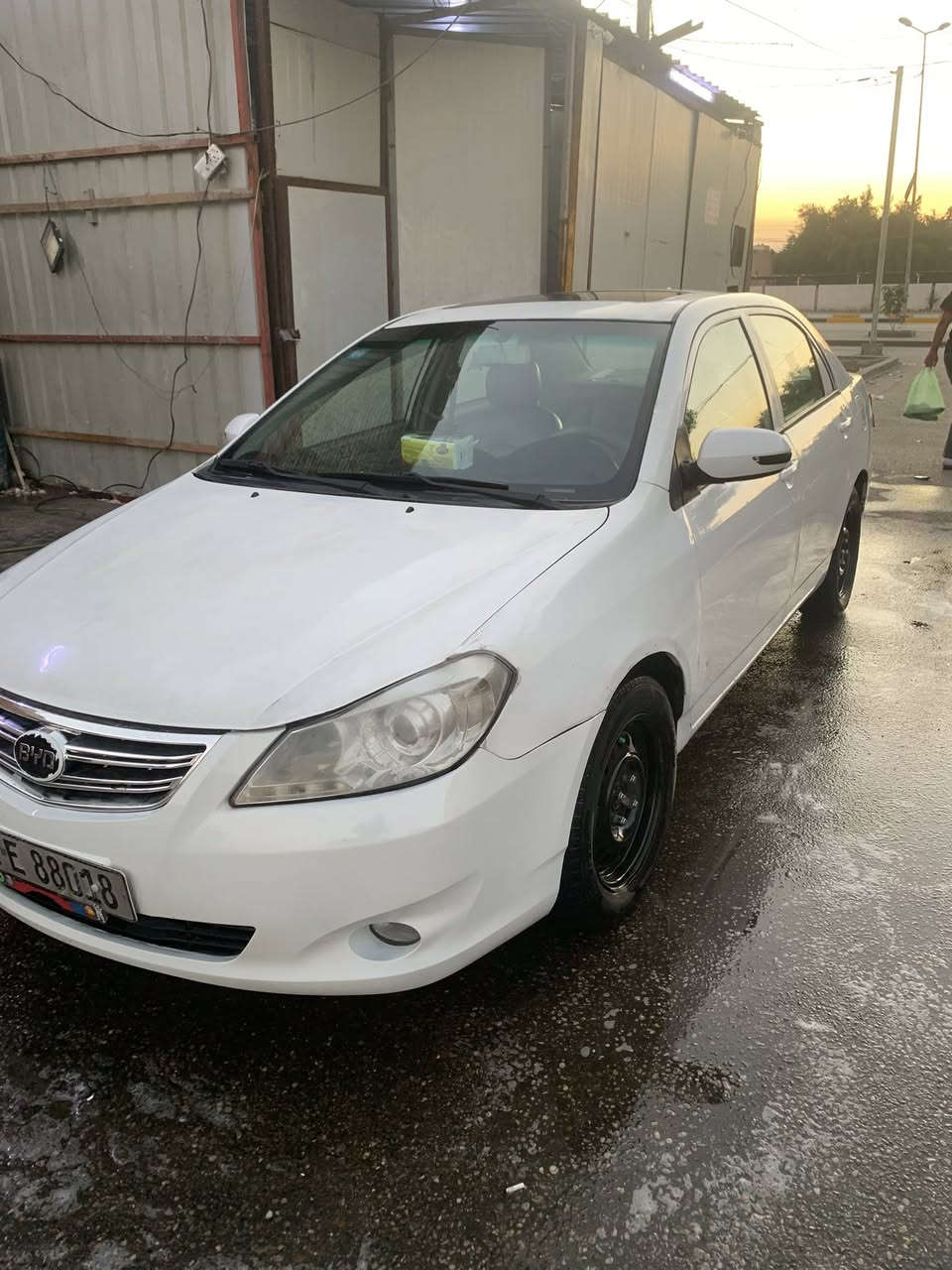 السلام عليكم بي وايدي جي 3 مديل13السياره جاهزه من كلشي تايرات صدر زين تبريد مكينه كير كله تمام داخله جلد نضيف بيه شاشه وكامره اوتماتيك مابيه ضربه قويه بس بارد بيه وخياسات معمره مكاني حي العامل بغداد السعر ٥٨ وبيه مجال بصيط***********
