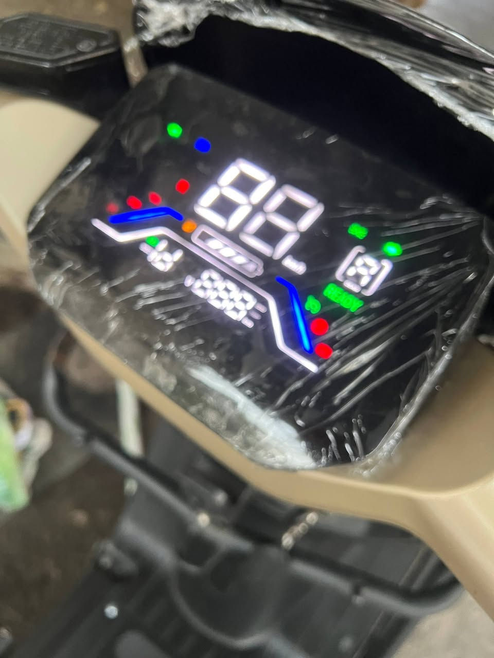 السلام عليكم
جديدة فيدرالي بوليسي شحن ٦ بطاريات مسطرة الكبار انتبه الكبار مسطرة مع بوكس وبوكس بيها كبير ايضاً
بك نشرات مواصفات جداً جميله و٤ نمر وبالشاشة بيها شحن ذاتي  بريكات دهن وياله رياضي مميز الدراجة مصارلها تقريبا شهرين اقل مميزة بالشارع وصل موجود بصمات سويجات الدراجة بين قوسين كانما مطلعها من المعرض بسعر ارخص من الجديد بقاطات  وماخذيها بمليون و٦٠ الف مكان بغداد
 بيها شخوط قليلة سعر خاص


**إذا كنت صاحب هذا الإعلان وتريد حذفه لأي سبب، رجاءا أرسل رسالة إلى الدعم الفني**