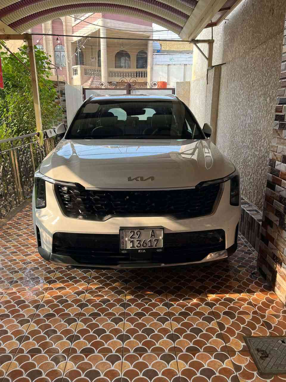 السلام عليكم للبيع او مراوس سورنتو موديل 25 وضع الزيرو ماشيه 2000 فول مواصفات 6 سلندر اربع كاميرات توقف ذاتي تتقدم وترجع بالريموند وباقي المواصفات ويل 20 داتا شو ضمان الدوليه رقم واسط تحويل مباشر مغلفه ارضيه وكشنات مكان السياره واسط المركز الزهراء موبايل ***********
