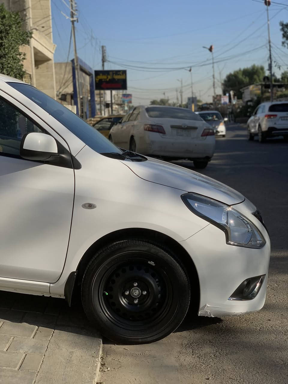 السلام عليكم 
نيسان سني هندي  2024 ضمان شركه السور  بليته الزركه السياره كفاله عامه باسمي ابيع ت ويل فقط وكاله ما اسوي الهزه مالتها جديد وبعدها ما نافذه 
                      ( السياره كفاله عامه )
عداد المسافه 39000 شاشه كامره تحكم ستيرن مدوشمه ارضيه وصندوك وكشنات تبريد ثلج السياره كفاله عامه من كلشي مكاني بغداد البنوك 
السعر : 125$ وبيها مجال بسيط 
للاستفسار : ***********
