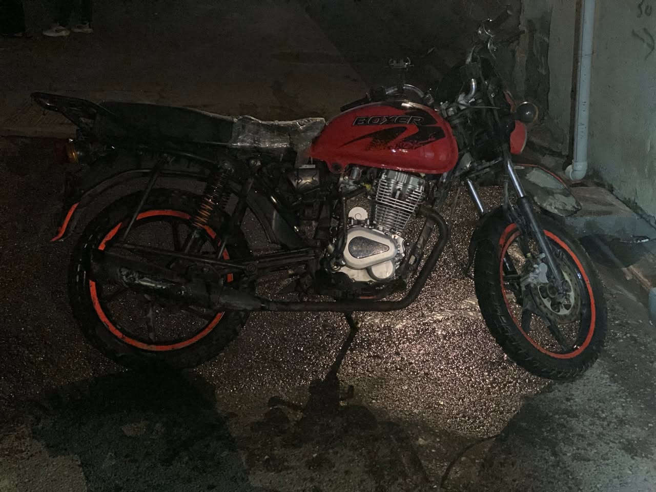 سلام عليكم دراجة بوكسر ادوات للبيع السعر٥٥٠ بيها مجال المكان خمسه ميل ***********
