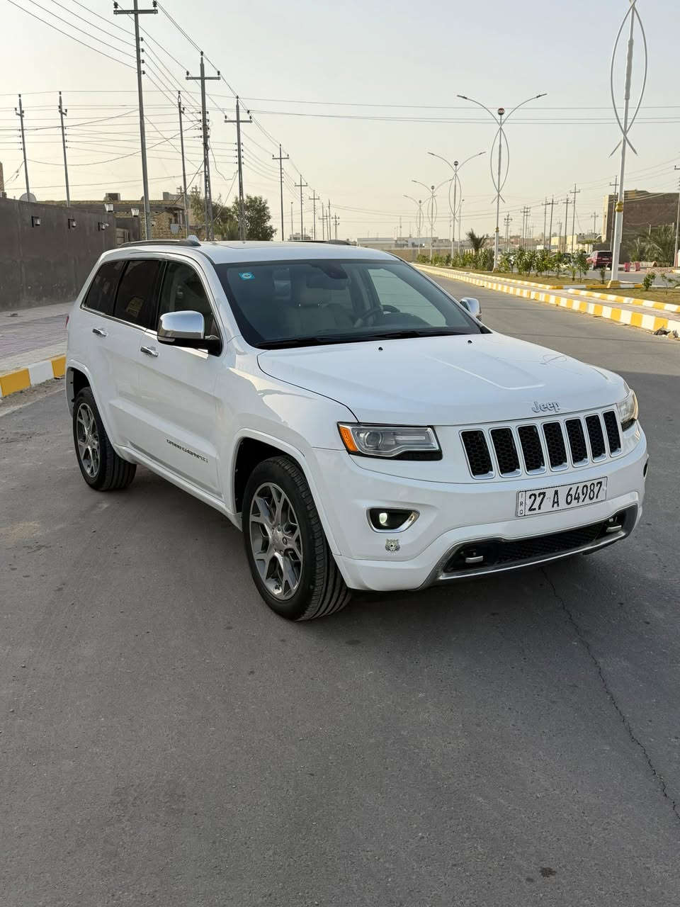 السلام عليكم جيب كراند شيروكي اوفر لاند فول مواصفات موديل 22 اصل 15 رقم ذي قار انكليزي 
جاهزه للأخير بدون اي نقص كفاله بدون تبديل بدون فتح فقط داير جاملغ خلفي صبغ ماشيه السعر 200 وبيه مجال مكان السياره الناصريه المركز للأستفسار اكثر اتصل وتدلل ***********
