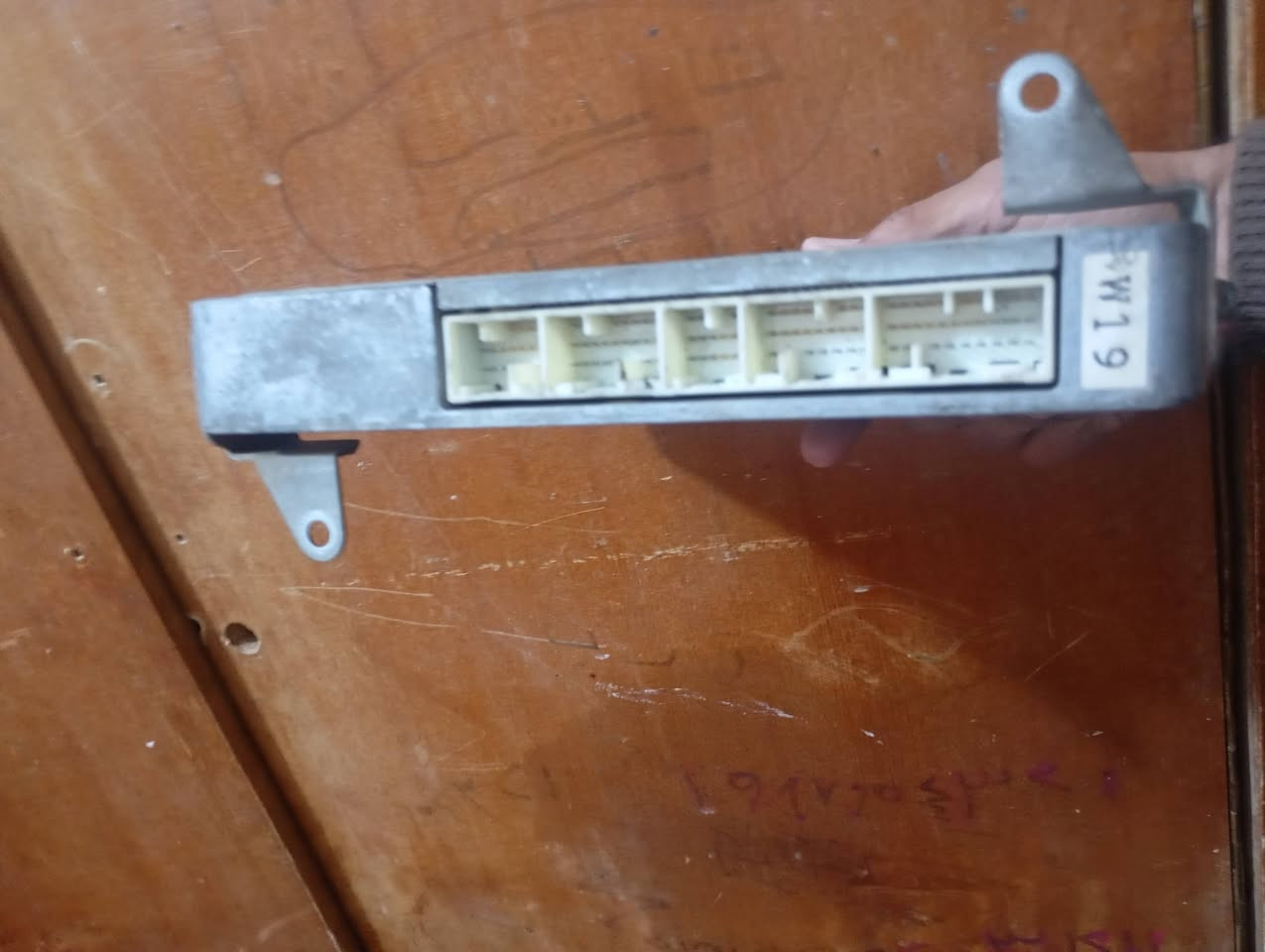 السلام عليكم غراض ملكه للبيع عينه عاديه جديده 
كشنات عادي عقل سي 9 جاملغ وبوب وقبق جنطه مال صبغ 
تانكي مال بانزين وعضات وبك لايتات عاديه تنته اتصل ***********
