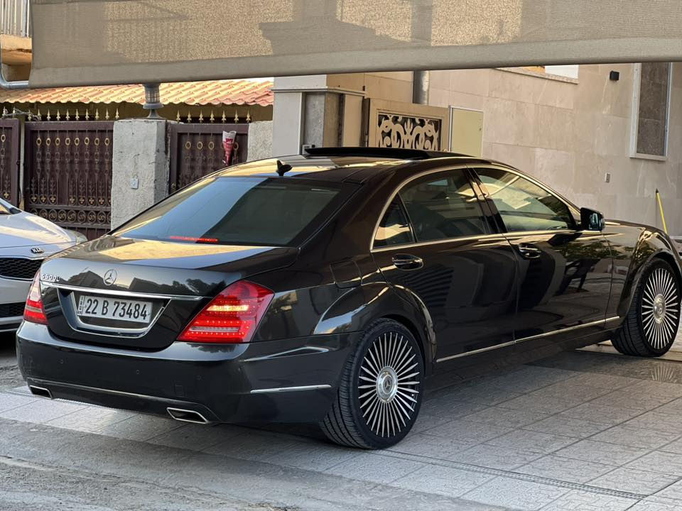 � للبيع | Mercedes S350 – 2013
لون أسود متغيّر مميز – خليجية
رقم أربيل باسمي

✨ مواصفات السيارة:
• (لارج)  طويلة – فول مواصفات
• فتحـة سقف بانوراما
• تشغيل بصمة + بصمة أبواب
• 5 بردات
• أبواب شفط كهرباء
• الحدادية أمامي وخلفي جديدة
• محرك وگير حالة ممتازة
• ماشية ١٦٠ ألف فقط
• جاهزة من كلشي

📍 الموقع: بغداد – اليرموك – 4 شوارع

📝 ملاحظات مهمة:
• صبغ 5 قطع فقط بدون دواخل
• فحص سونار كامل موجود

💵 السعر: 198 ورقة

📞 للاتصال والاستفسار:
***********
*********** (واتساب
