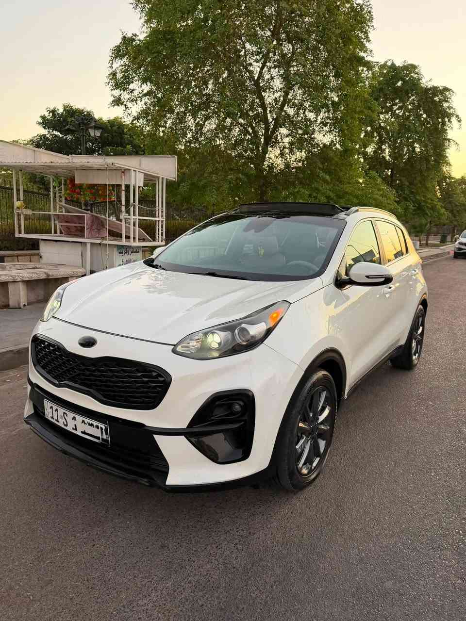 كيا سبورتج 2021  S فول مواصفات 1/1 للبيع
المواصفات : محرك 2400
1.  فتحة بانوراما
2.  بصمة تشغيل + اشارة ترحيب
3.  مري شغط 
4.  كاميرا دوارة 360
5.  شاشة كبيرة
6.  كشنات جلد + كهرباء
7.  رادار امامي + رادار جانبي (نقطة عمياء)
8.  تحكم ستيرن جهتين + مثبت سرعة
9.  3 انظمة قيادة (سبورت / ايكو / عادي)
10.  سايد بريك بصمة
11.  تدفئة وتبريد كراسي + تدفئة ستيرن
12.  قطعتين تبريد
13.  مري شفط
14.  نظام مانع انزلاق
15.  شاحن هاتف لاسلكي
+ هواي مواصفات بعد ترحيب مري شفط  
حالة السيارة:
•  الحادث خلفي  وهنا صبغ جاملغ امامي ايمن- بجم كبس (صور الحادث موجودة مع الصور)
•  كير - مكينة - تبريد كفالة
•  ماشية 50 الف فقط بعدها جديدة. رايدها 159
***********
